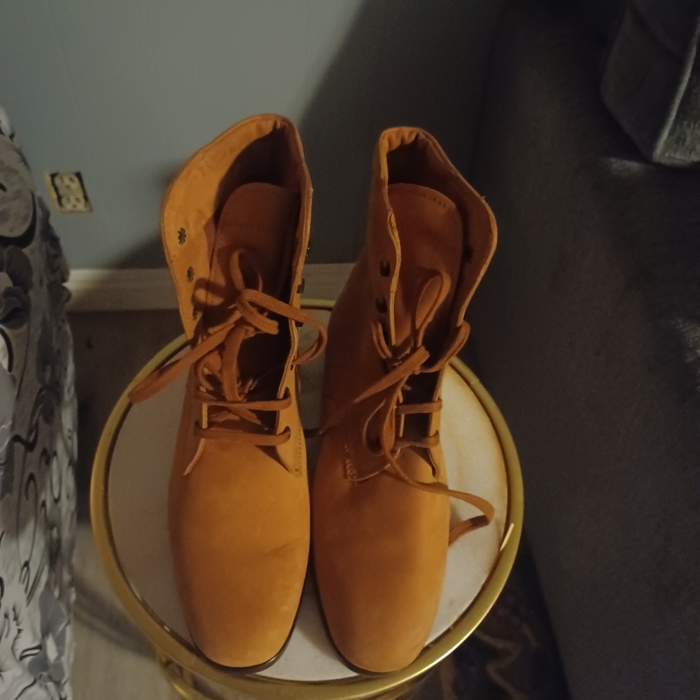 Vintage Tod's tan suede short boots 10M.